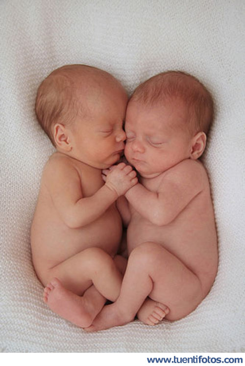 Tiernas de Bebes Abrazados