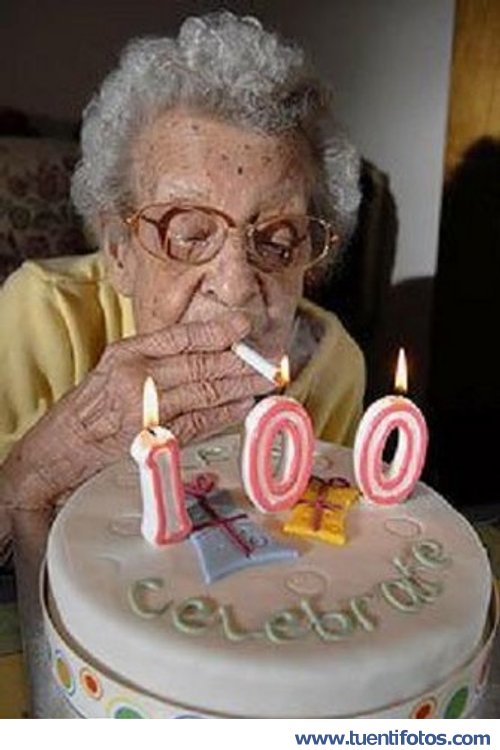 Personas de Cien Años Fumando